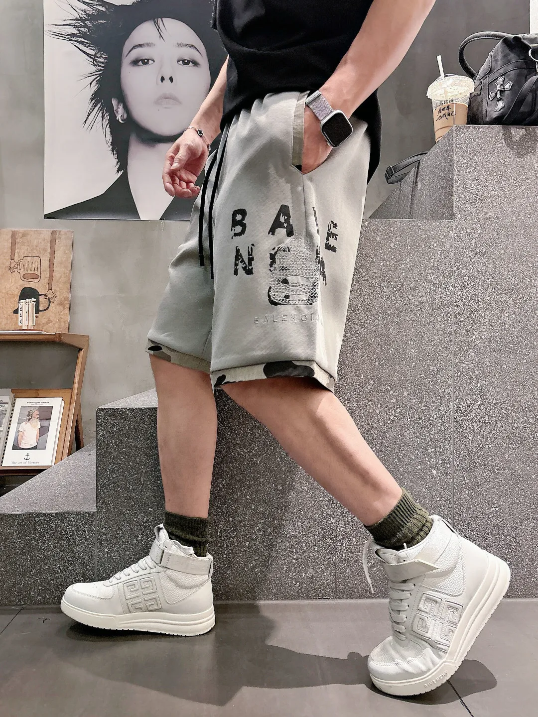 Balenciaga's three-standard complete 2026 summer New Arrival men's casual shorts, advanced custom-made Breathable fabric, Breathable fabric, extremely stretchy and comfortable, impeccable details, top-grade accessories, original logo design concept, delicate and soft feel! The upper body fit is awesome! Size: M-XXXL Please state your height and weight when ordering